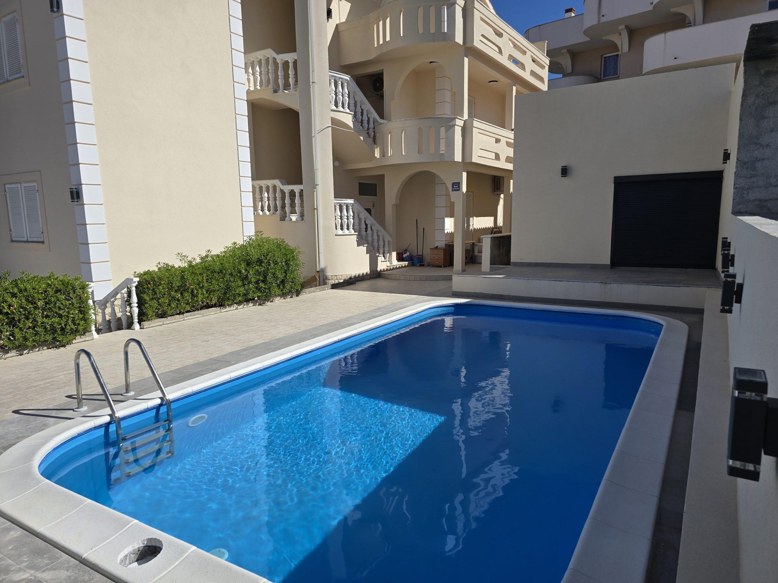 VILLA ROYAL 2 WITH A POOL  - 6 PEOPLE
