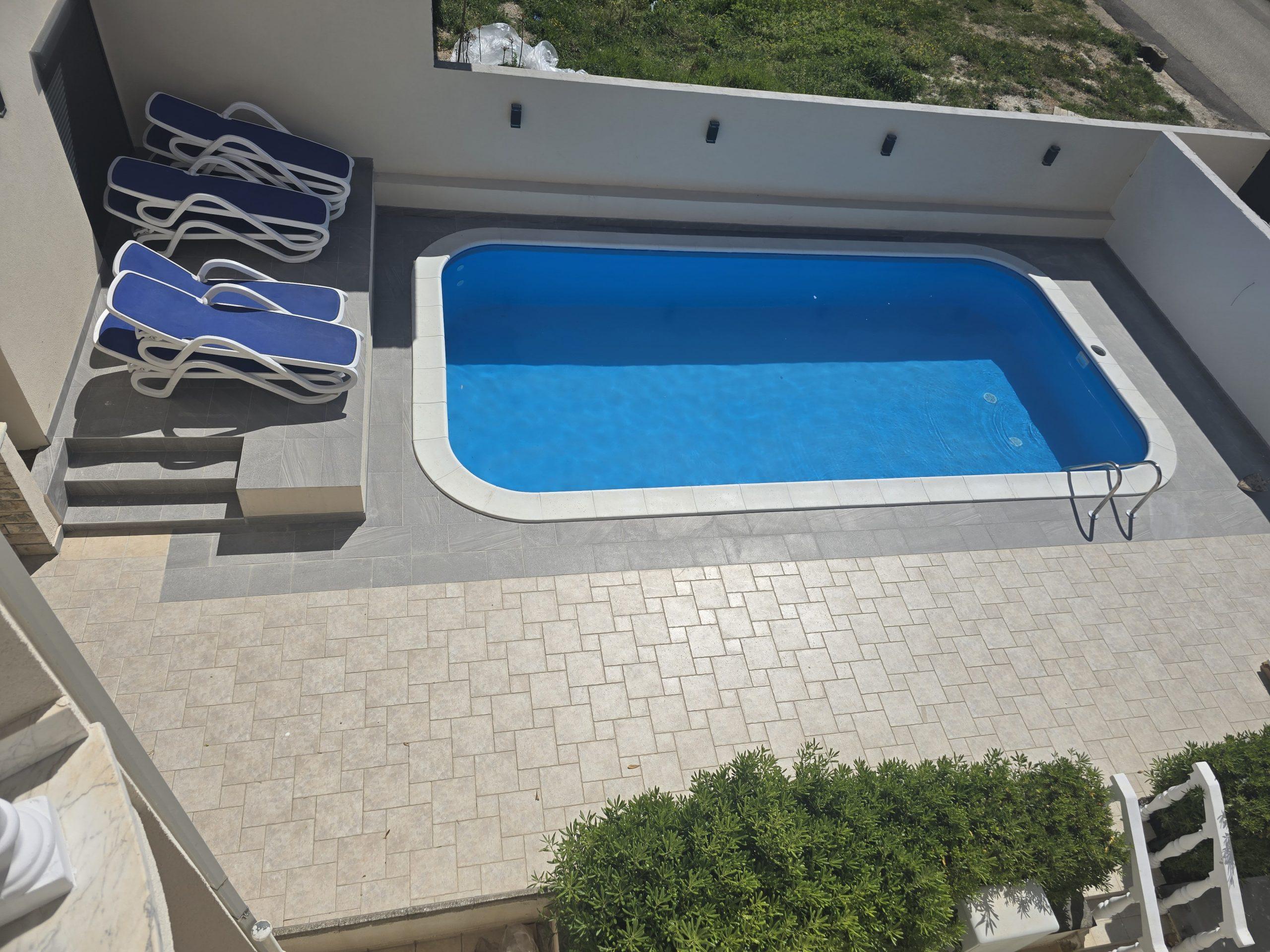 VILLA ROYAL 2 WITH A POOL - 4 PEOPLE