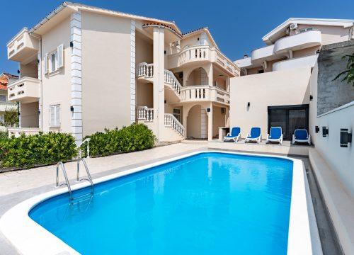 VILLA ROYAL 2 WITH A POOL  - 6 PEOPLE