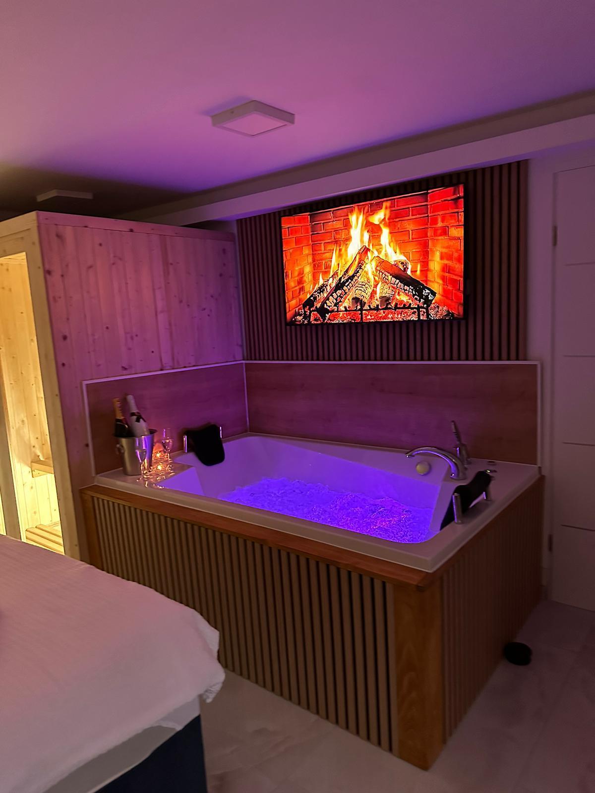EDY JACUZZI & SAUNA 2 - 2 PEOPLE